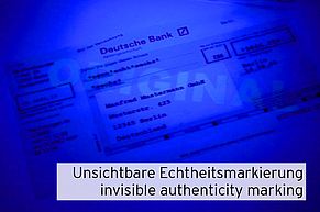 [Translate to Englisch:] Unischtbar eingedrucktes Echtheitsmerkmal unter ultraviolettem Licht