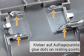 Klebepunkte auf seitlichen Auflagepunkten des TK-1160 Chips