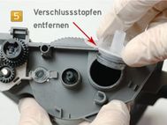 Brother TN-3380, HL-5450, HL-6180 - Verschlussstopfen herausnehmen Brother HL-5450, HL-6180 - Tonerkartusche