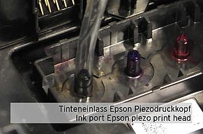 [Translate to Englisch:] Tinteneinlass am Epson Piezodruckkopf mit Schlauch