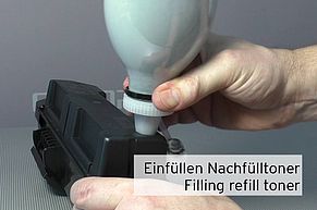 Kartusche schwenken und aufklopfen für einfüllen des Tonerpluvers