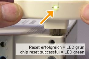 [Translate to Englisch:] Tintenfüllstand Epson erfolgreich zurückgesetzt, LED leuchtet grün