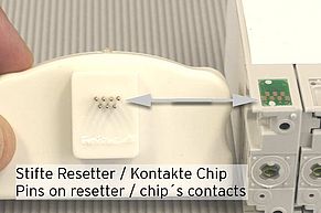 Kontakstifte am Resetter und Kontaktflächen des Chips