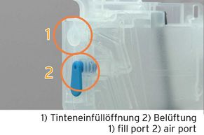 [Translate to Italienisch:] Einfüllöffnung für Druckertinte und Belüftung an LC3219 Fill In Patronen