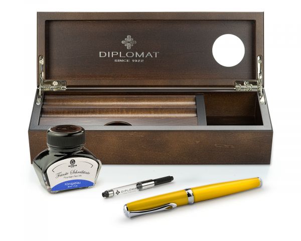 Set stilografica Diplomat Excellence A2 Yellow con inchiostro per stilografica in blu reale in una scatola di legno pregiato di alta qualità, campi in acciaio inox M