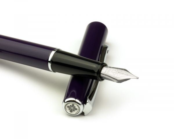 Füllhalter Traveller deep purple, Stärke M