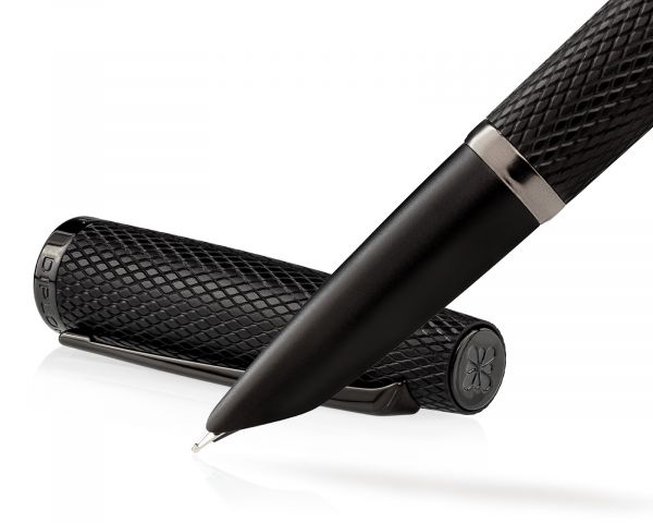 Stilografica Diplomat Viper nero guilloché, pennino F-M