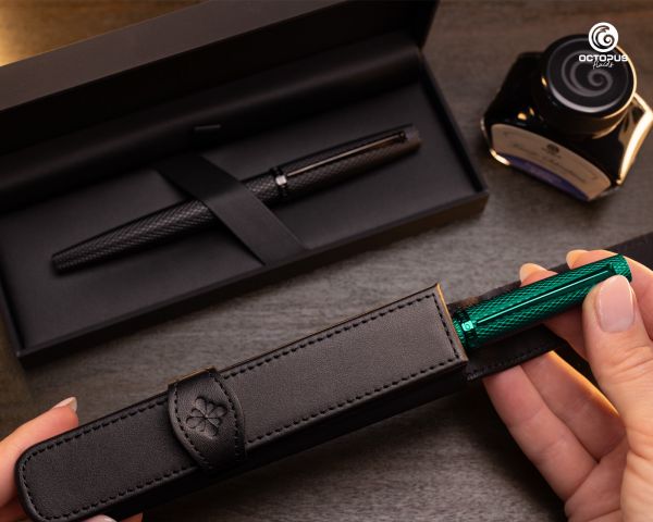 Stilografica Diplomat Viper Verde con Astuccio in Pelle e Inchiostro, Pennino F/M