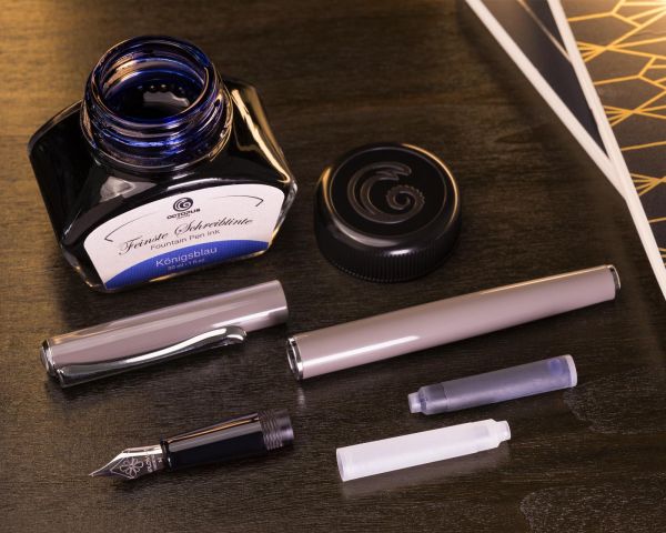 Füllhalter Diplomat Traveller Taupe Grey mit Schreibtinte und Tintenkonverter, Stärke M