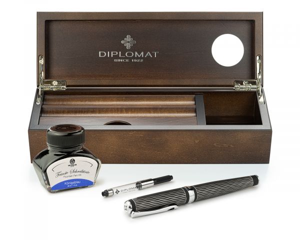 Set stilografica Diplomat Excellence A+ Wave guilloché lapis nero con inchiostro per stilografica in blu reale in una scatola di legno pregiato di alta qualità, campi in acciaio inox M