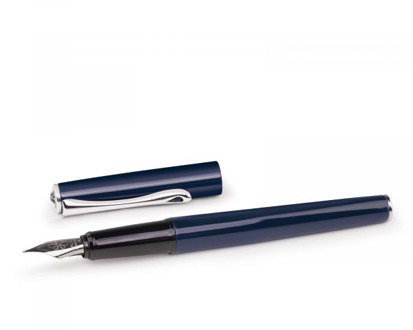 Stilografica Diplomat Esteem blu scuro laccata con inchiostro, pennino M