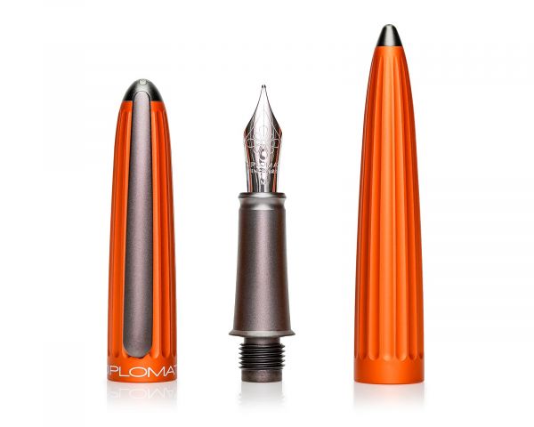 Füllhalter Diplomat Aero orange mit farblich perfekt passender Füllertinte