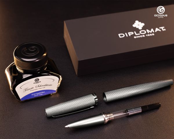 Fountain Pen Diplomat Viper silver with Leather Case and Writing Ink, Nib Size F/M