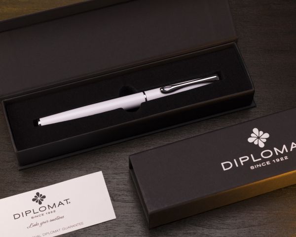 Diplomat Traveller Penna stilografica Snowwhite, M-nib in acciaio inox
