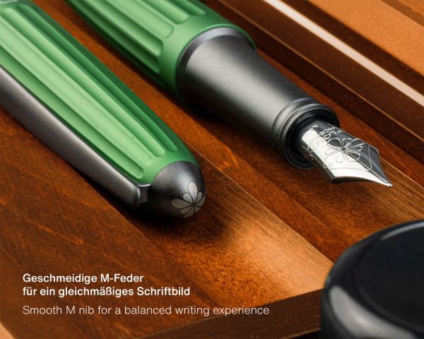 Stilografica Diplomat Aero verde, M-nib in acciaio inox, con inchiostro da scrittura perfettamente abbinato