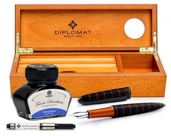 Set di penne stilografiche Diplomat Elox Ring nero-arancio con inchiostro da scrittura e astuccio in legno di ciliegio