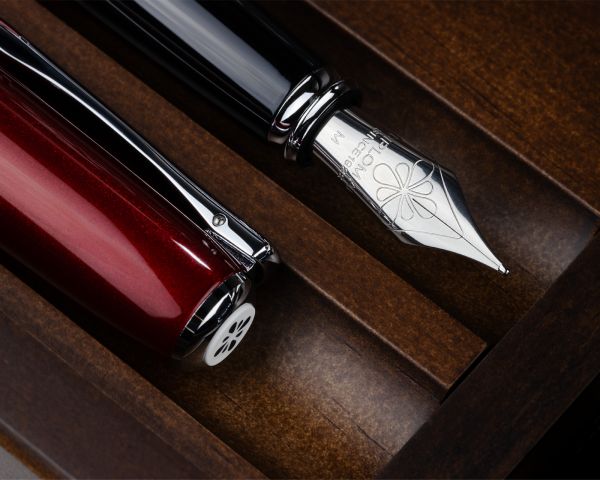 Penna stilografica Diplomat Excellence A2 Magma Red, pennino M