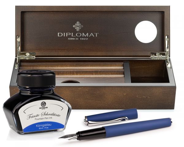 Stilografica Diplomat Esteem blu opaco con inchiostro e cofanetto in legno di wengé, pennino M