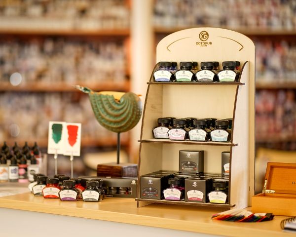 Octopus Holz-Display zur Präsentation unserer Füllhaltertinten und Alcoholink Flaschen