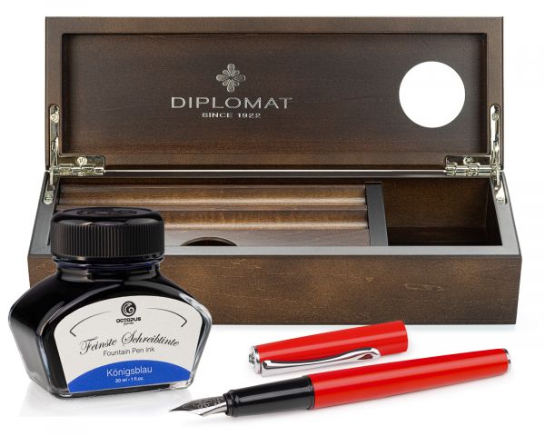 Stilografica Diplomat Esteem laccata rossa con inchiostro e cofanetto in legno di wengé, pennino M