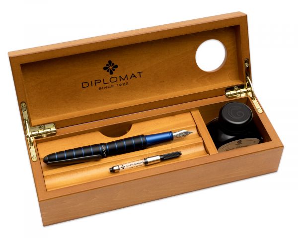 Set di penne stilografiche Diplomat Elox Ring nero-blu con inchiostro da scrittura e astuccio in legno di ciliegio