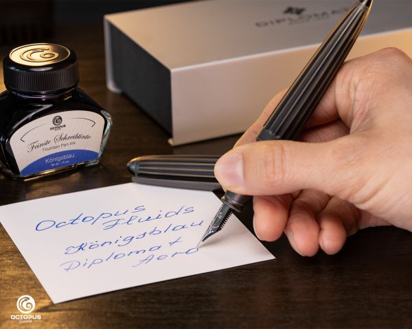 Set stilografica Diplomat Aero Oxyd Ossidato con inchiostro per stilografica in blu reale in una scatola di legno pregiato di alta qualità, campi in acciaio inox M