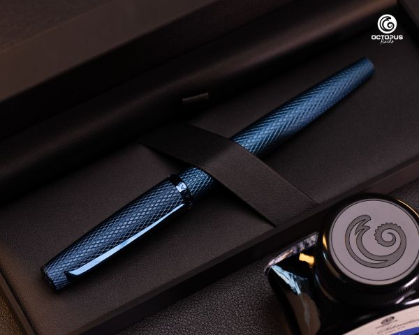 Stilografica Diplomat Viper Blu con Astuccio in Pelle e Inchiostro, Pennino F/M