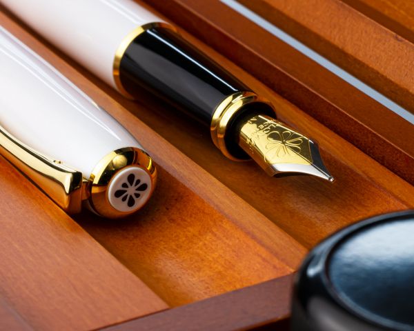 Füllhalter-Set Diplomat Excellence A2 Perlmutt Gold mit Schreibtinte und Stiftetui aus Holz, Stärke