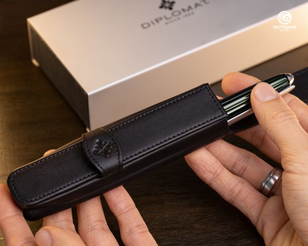 Set di penne stilografiche Diplomat Aero Evergreen con astuccio in pelle e inchiostro, misura M