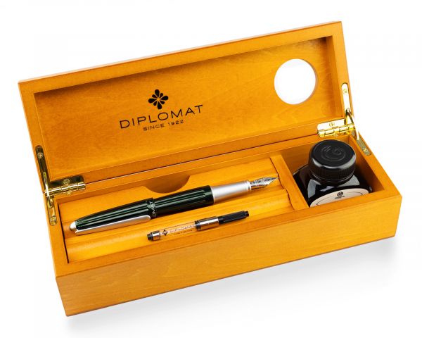 Set di penne stilografiche Diplomat Aero Evergreen con inchiostro da scrittura e astuccio in legno di ciliegio