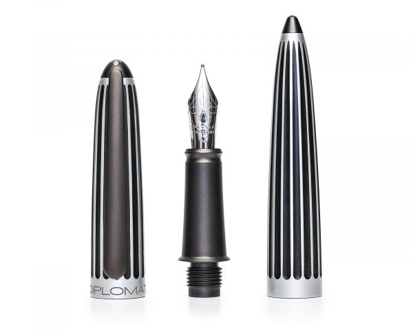 Füllhalter Diplomat Aero Stripes Black mit Schreibtinte, Stärke M