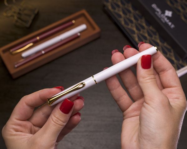 Diplomat Traveller Penna stilografica Snowwhite Oro, M-nib in acciaio inox