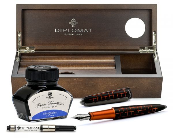 Set di penne stilografiche Diplomat Elox Matrix nero-arancio con inchiostro da scrittura e astuccio in legno di wengé