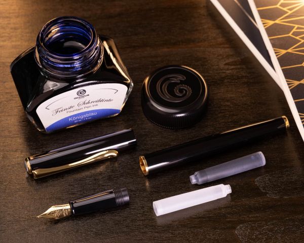 Diplomat Traveller Penna stilografica nero laccato oro, M-nib in acciaio inox