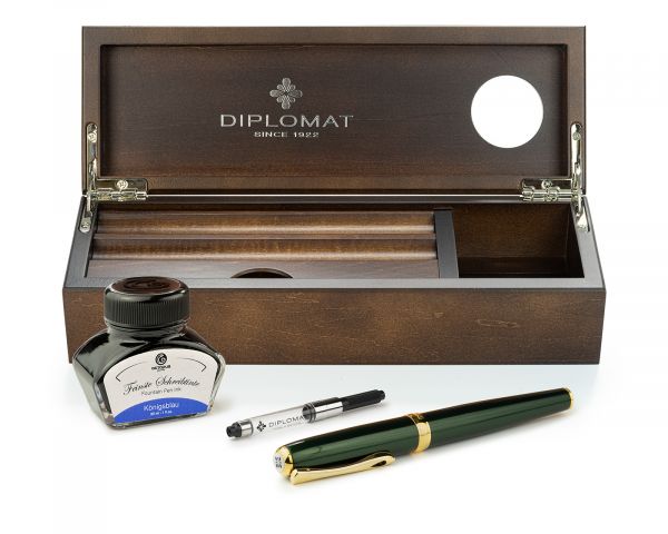 Set stilografica Diplomat Excellence A2 Evergreen Gold con inchiostro per stilografica in blu reale in una scatola di legno pregiato di alta qualità, campi in acciaio inox M