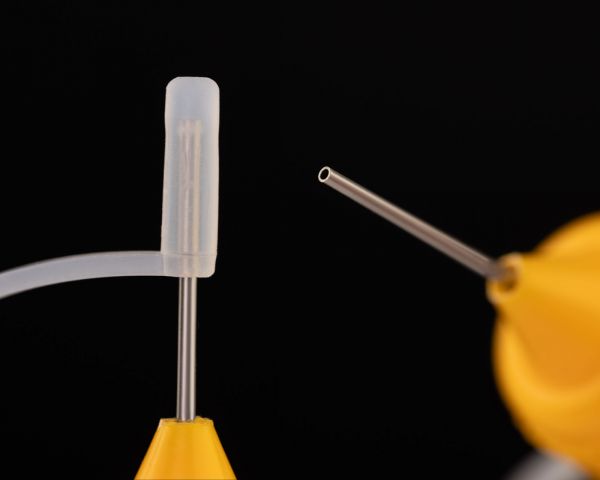 6 x 10 ml needle tip bottles for alcohol inks, oils, dyes etc. with black, yellow and red needle tip