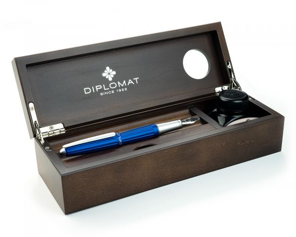 Füllhalter Set Diplomat Aero blau mit Schreibtinte und Stiftetui aus Wenge-Holz