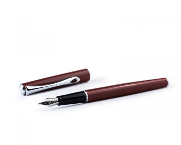Diplomat Traveller Penna stilografica Dark Red, M-nib in acciaio inox