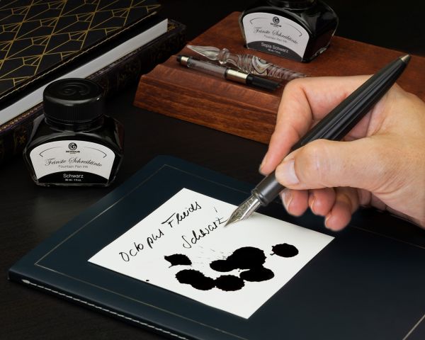 Set stilografica Diplomat Aero nero con inchiostro per stilografica perfettamente abbinato e vassoio della penna in legno pregiato - wenge