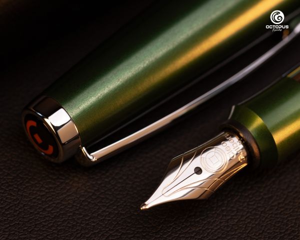 Cleo Skribent Classic Gold, cartridge fountain pen set, M nib, and 30 ml ink