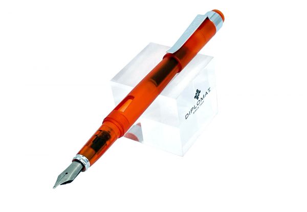 Penna stilografica Diplomat Magnum trasparente Orange con inchiostro da scrittura e convertitore, M-nib in acciaio inox