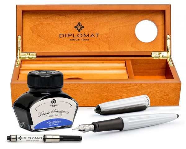 Set stilografica Diplomat Aero bianco, campi in acciaio inox M,con inchiostro per stilografica in blu reale abbinato in una scatola di legno pregiato di alta qualità
