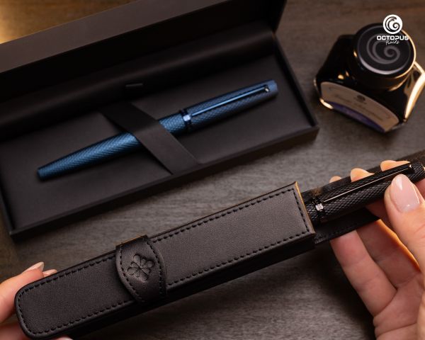 Stilografica Diplomat Viper Nero con Astuccio in Pelle e Inchiostro, Pennino F/M