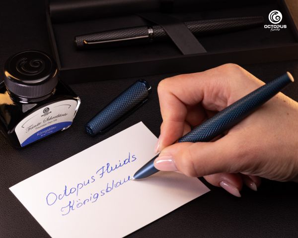 Stilografica Diplomat Viper blu guilloché, pennino F-M