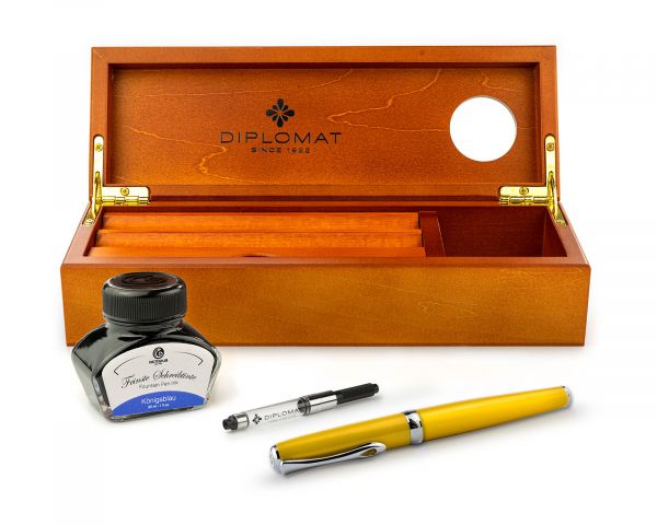 Set stilografica Diplomat Excellence A2 Yellow con inchiostro per stilografica in blu reale in una scatola di legno pregiato di alta qualità, campi in acciaio inox M