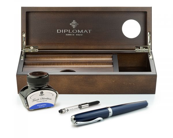Set stilografica Diplomat Excellence A2 Midnight Blue Chrome con inchiostro per stilografica in blu reale in una scatola di legno pregiato di alta qualità, campi in acciaio inox M