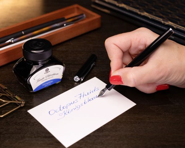 Penna stilografica Diplomat Traveller nero laccato con inchiostro da scrittura e convertitore, M-nib in acciaio inox