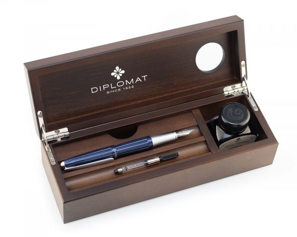 Set di penne stilografiche Diplomat Aero Midnight Blue con inchiostro da scrittura e astuccio in legno di wengé