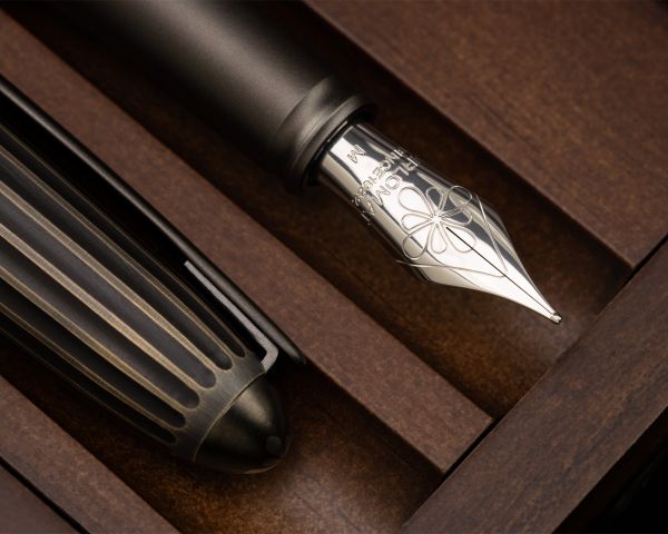 Set stilografica Diplomat Aero Oxyd Ossidato con inchiostro per stilografica in blu reale in una scatola di legno pregiato di alta qualità - wenge