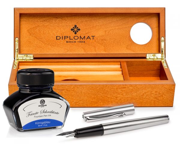 Stilografica Diplomat Esteem cromo opaco con inchiostro e cofanetto in legno di ciliegio, pennino M